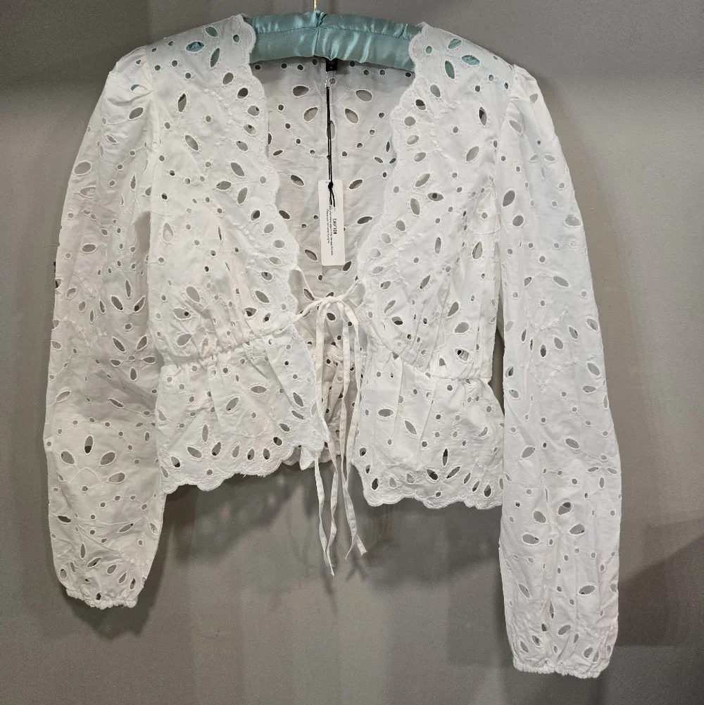 Express• NWT White Eyelet Tie-Front Blouse. Sz XS - Picture 2 of 9